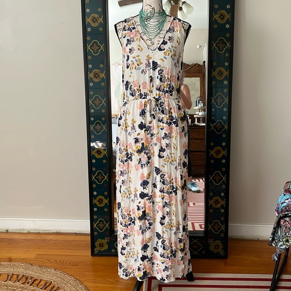 Lucky Brand Dresses & Skirts - Lucky Brand Flowy Sleeveless Tie Waist Floral Maxi Dress with Pockets